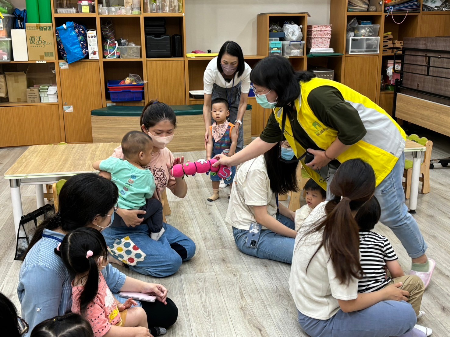 親子活動-美感：好餓好餓的毛毛蟲