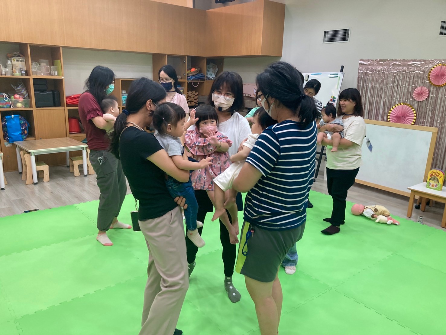 親子活動-體能：寶寶瑜珈按摩~寶寶愛運動