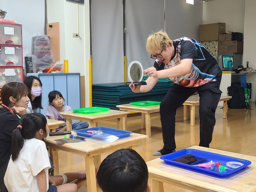 1150418(2)親子STEAM：膠帶偏光畫