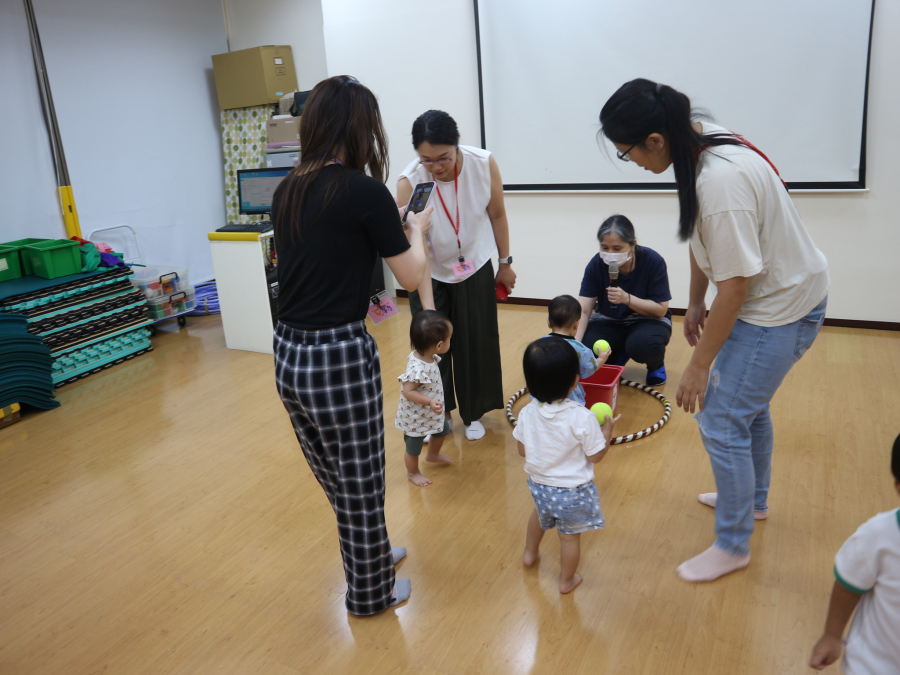 1130718(2)親子遊戲：baby來動一動—丟丟樂