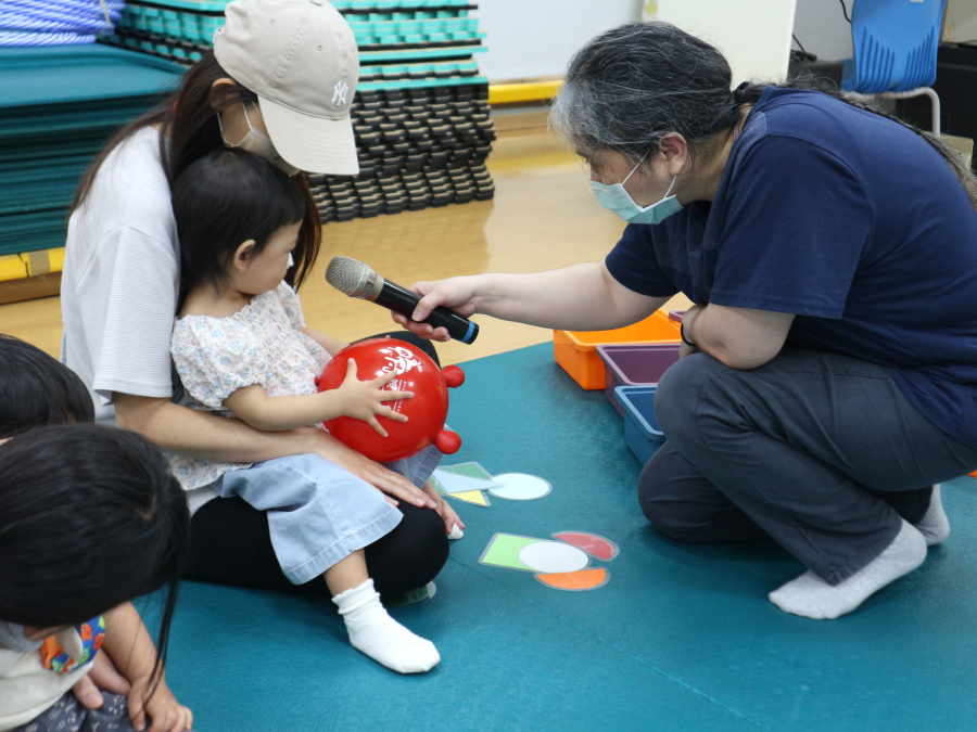1150604(1)親子遊戲：baby來動一動—形狀大風吹