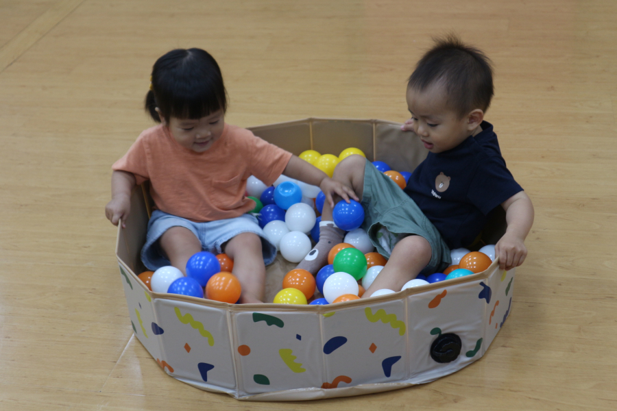 1140507(1)親子遊戲：baby來動一動—丟球趣