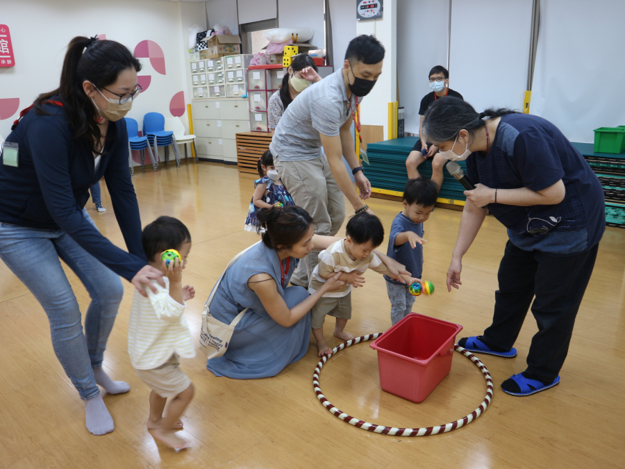 1130717(3)親子遊戲：baby來動一動—丟丟樂