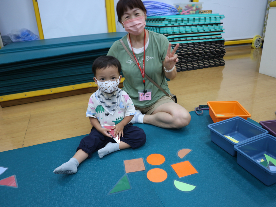 1150605(1)親子遊戲：baby來動一動—形狀大風吹