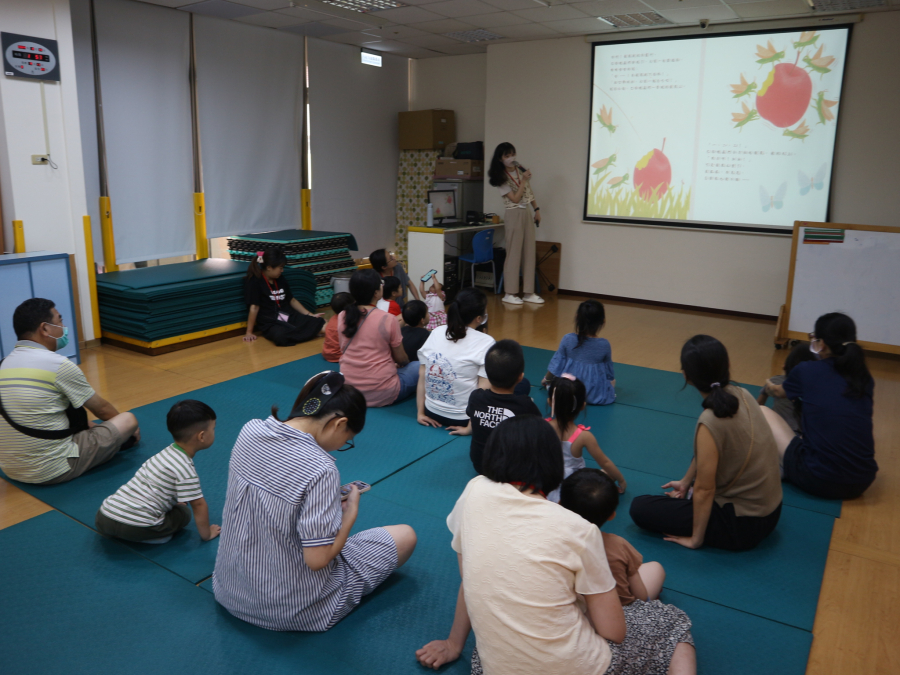 1130814(2)繪本時間：蘋果飛走了