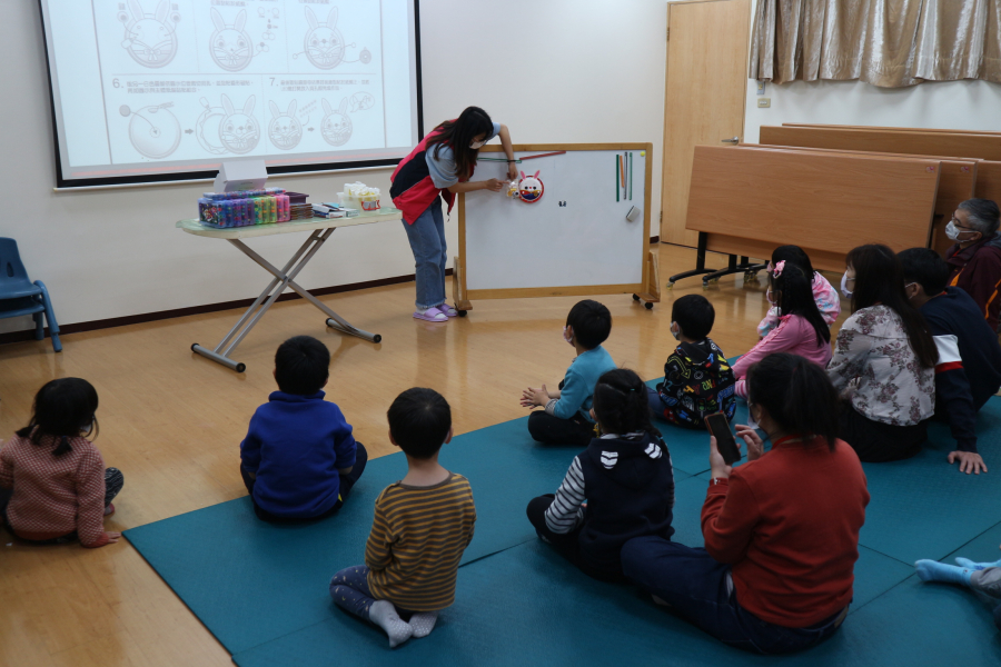 1120108(2)繪本時間：過新年－兔年吉祥小夜燈