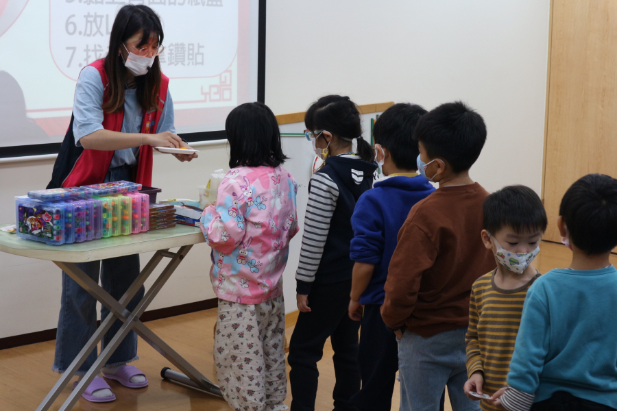 1120108(2)繪本時間：過新年－兔年吉祥小夜燈