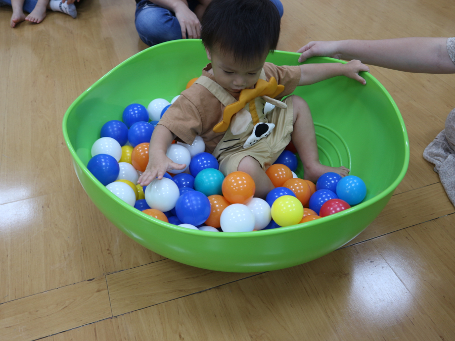 1140619(2)親子遊戲：baby來動一動—丟球趣