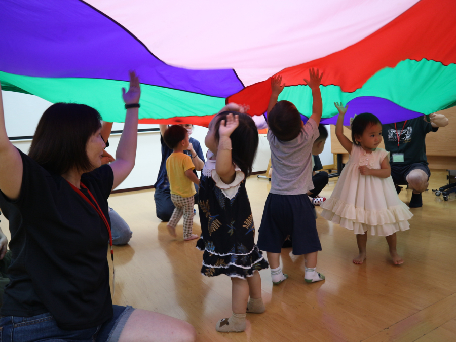 1140710(2)親子遊戲：baby來動一動—玩海浪趣