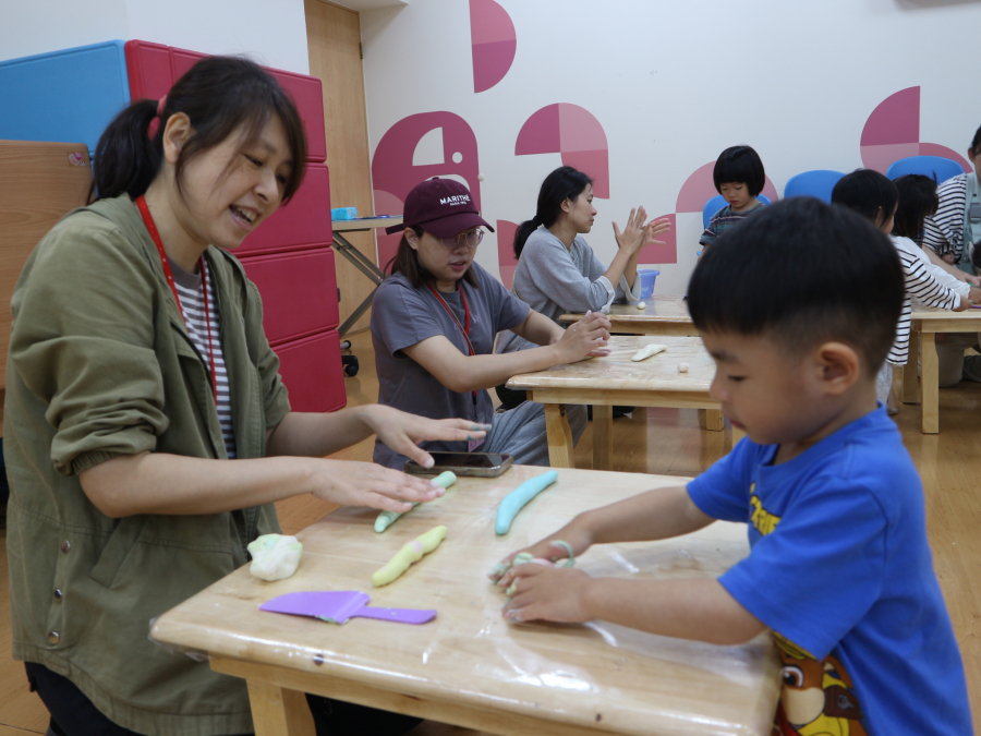 1150408(2)親子遊戲：自己動手做彩色麵粉糰