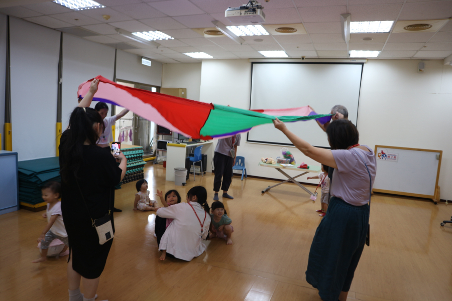 1141002(1)繪本時間：小小鳥兒要學飛