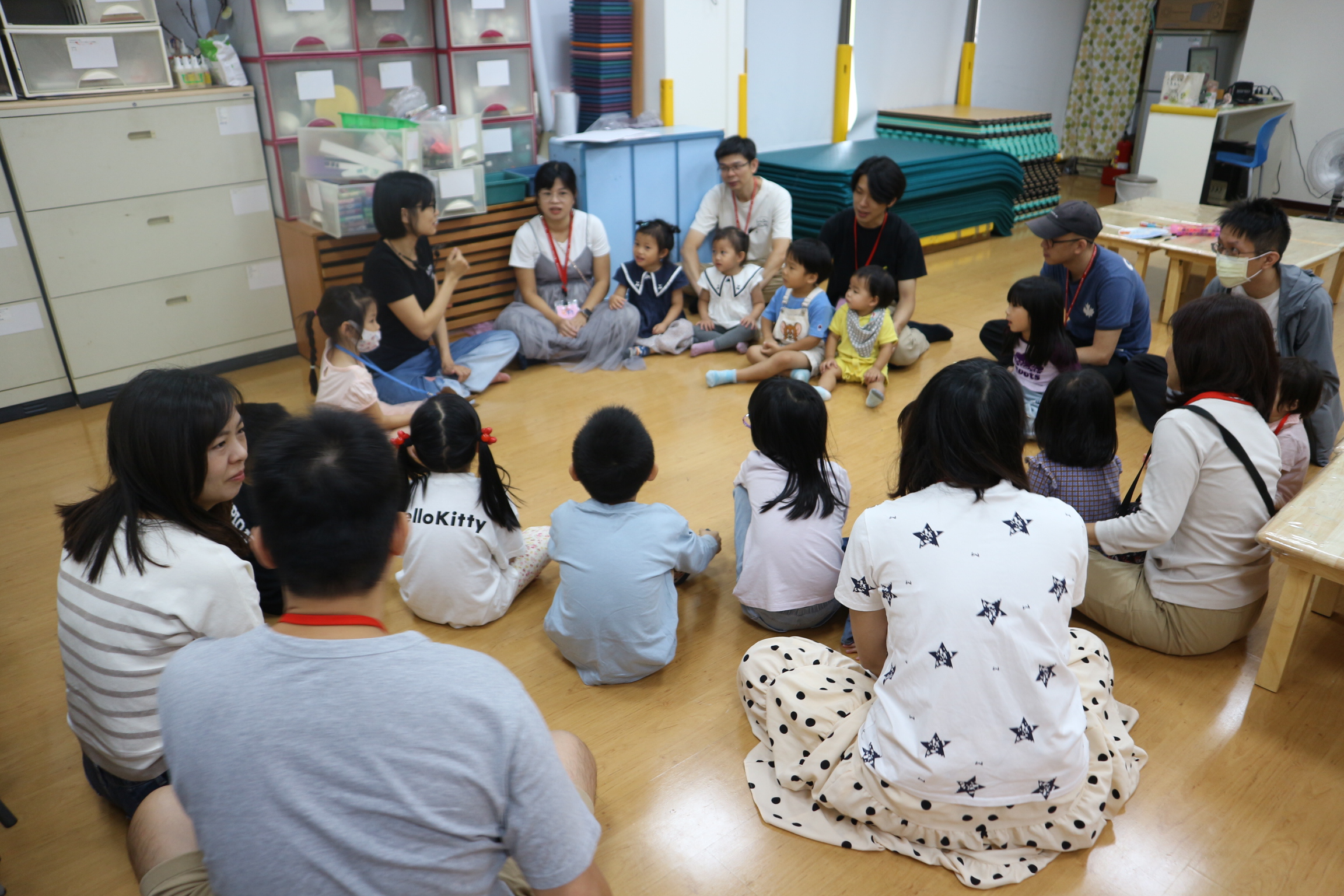 1141101(1)繪本時間：客語—暗晡頭个天頂（晚上的天空）