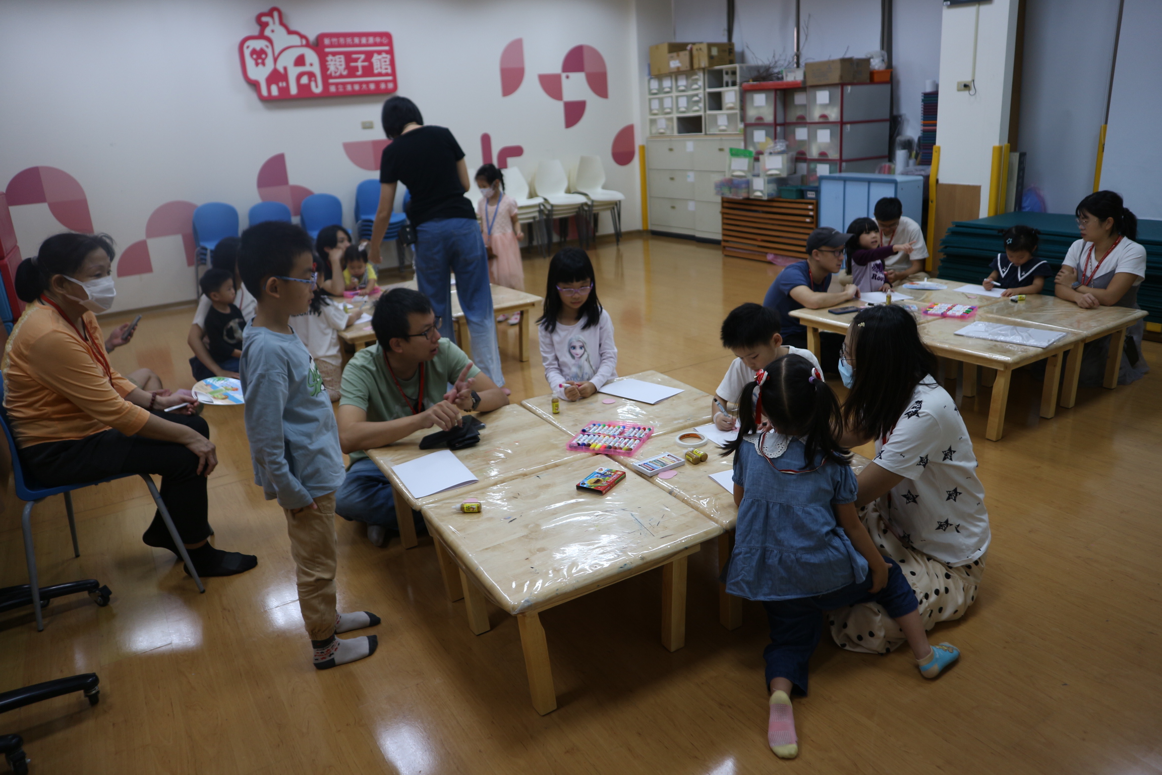 1141101(1)繪本時間：客語—暗晡頭个天頂（晚上的天空）