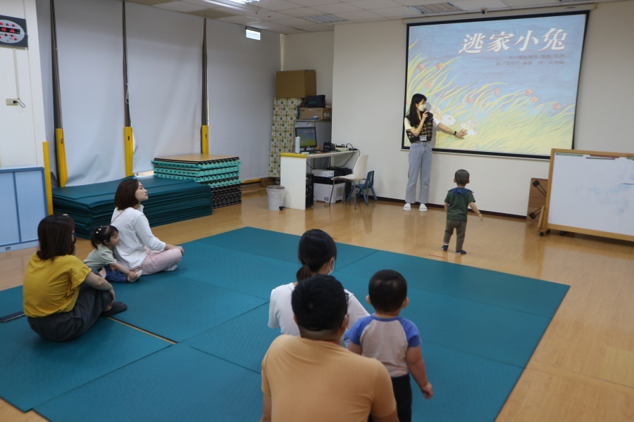 1130509(1)繪本時間：母親節-媽咪的小兔