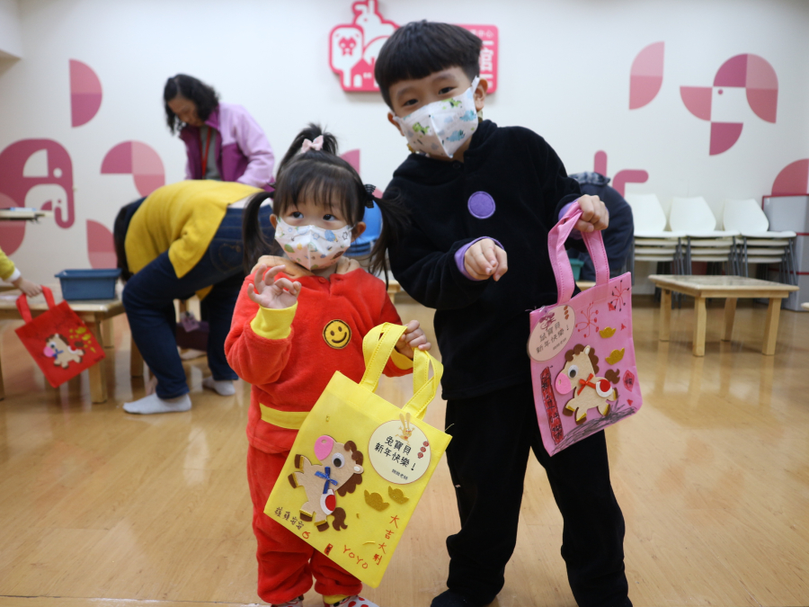 1150125(1)繪本時間：馬年到～小馬提袋