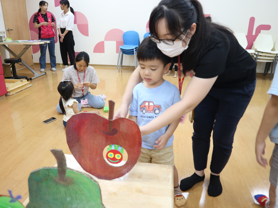 1150703(1)繪本時間：好餓好餓的毛毛蟲