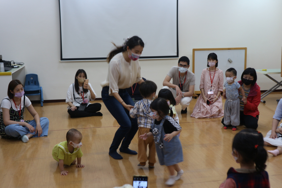 1120428(2)親子遊戲：親子音樂遊戲－煎煮炒炸好好玩