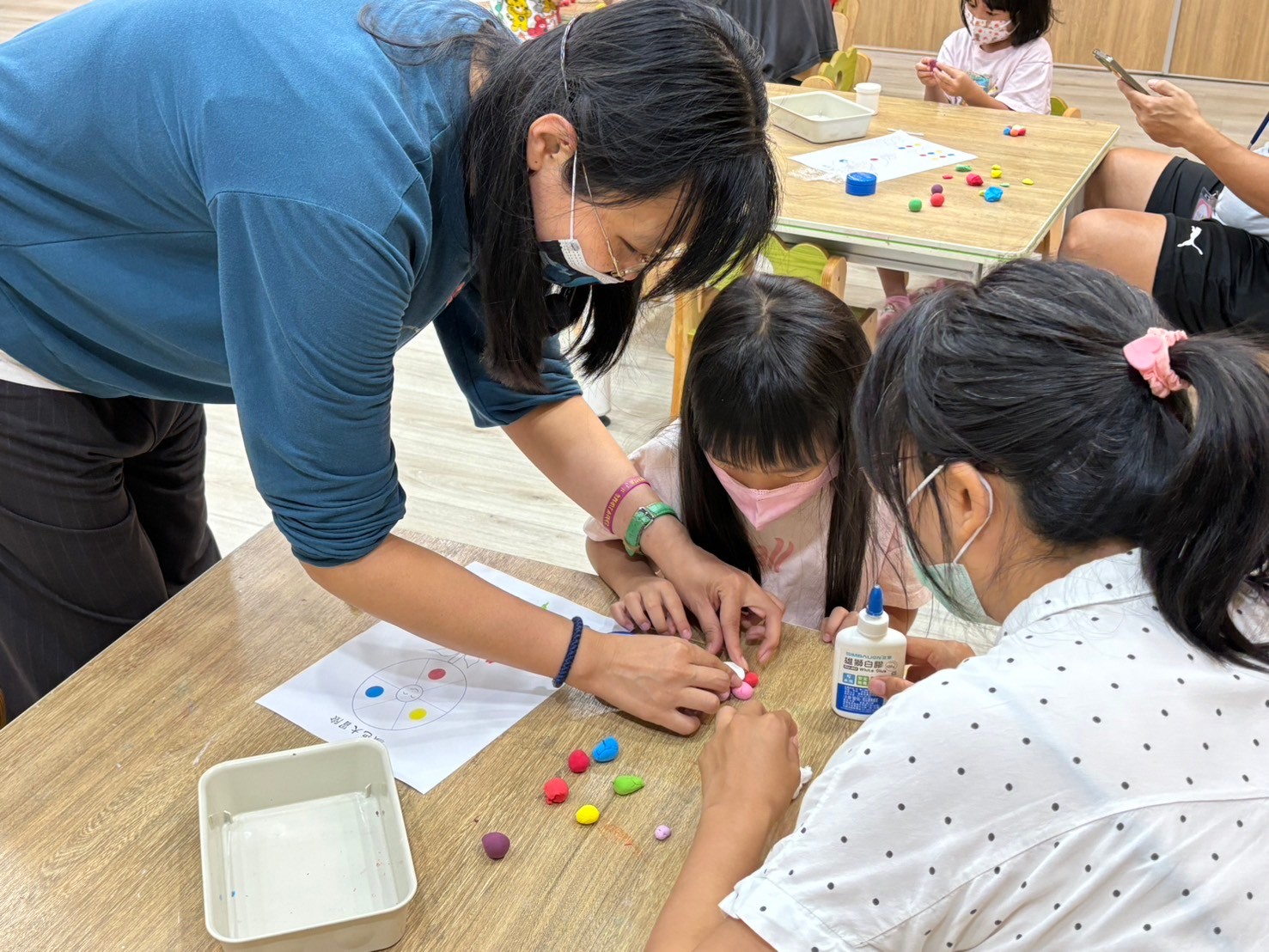 親子活動-美感：輕黏土：顏色大冒險