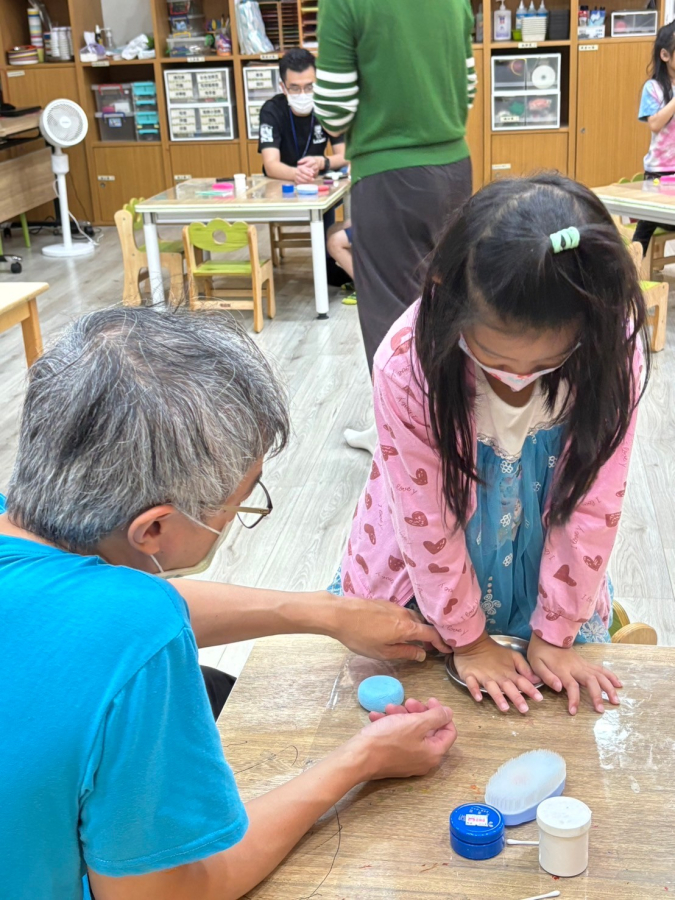 親子活動-美感：輕黏土：彩色蛋糕