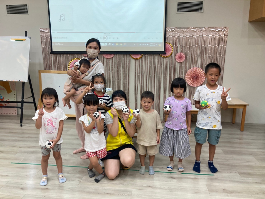 LINE_ALBUM_1130821親子活動-生`Z&d9b䟹d9b䝁，熱愛足球的國家_240821_2_24