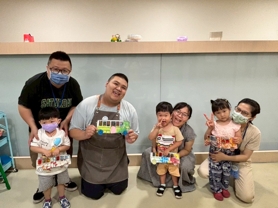 LINE_ALBUM_1140523親子活動-潑彩教室k