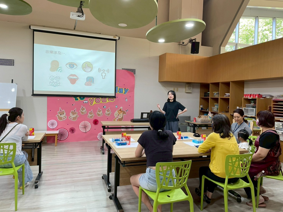 LINE_ALBUM_1141018親職教育講座-養出安全感`V�ۖ�ط�~Ϛ����f�