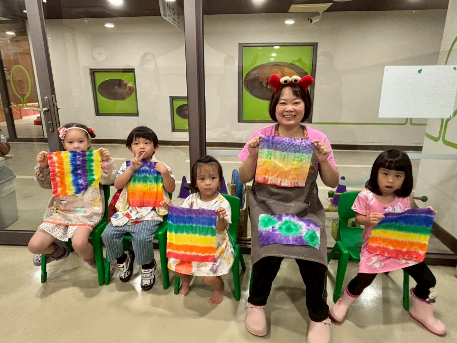 LINE_ALBUM_1141022親子活動-潑彩教師`vɮ����[�5�#S#%�%�