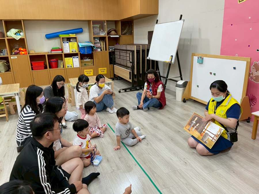 LINE_ALBUM_1141106親子活動-繪本故事`^�����y�NhI��jy��̍LLL�͗�