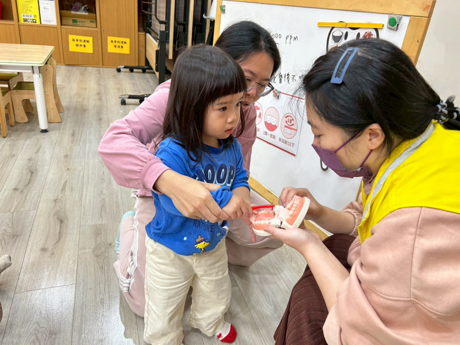 LINE_ALBUM_1150115育兒指導-牙齒亮晶晶_260115_4_