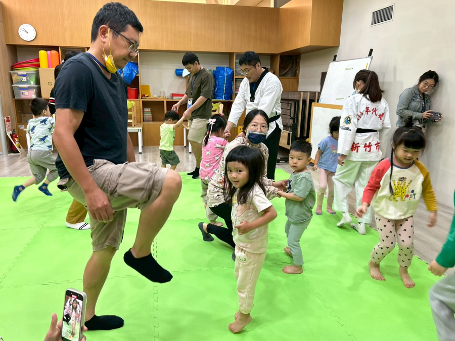 LINE_ALBUM_1150509親子活動-體能��k��=�[�-Ṣ����起`R�e�#cS��#
