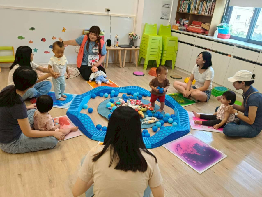 小小釣手抓魚趣