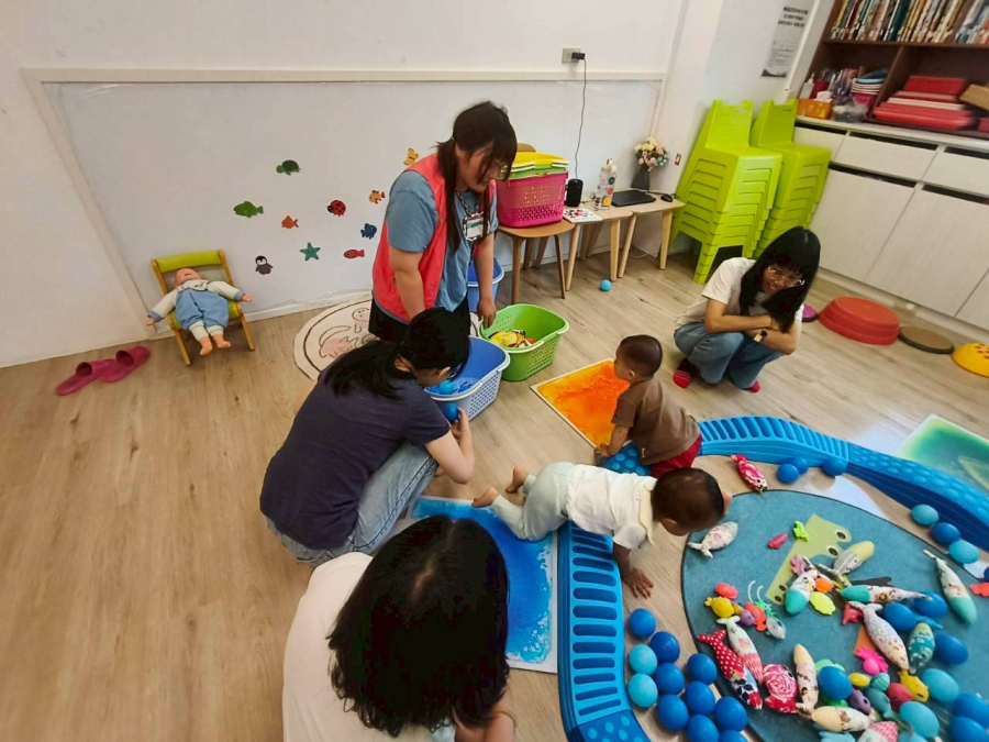 小小釣手抓魚趣
