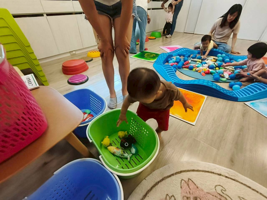 小小釣手抓魚趣