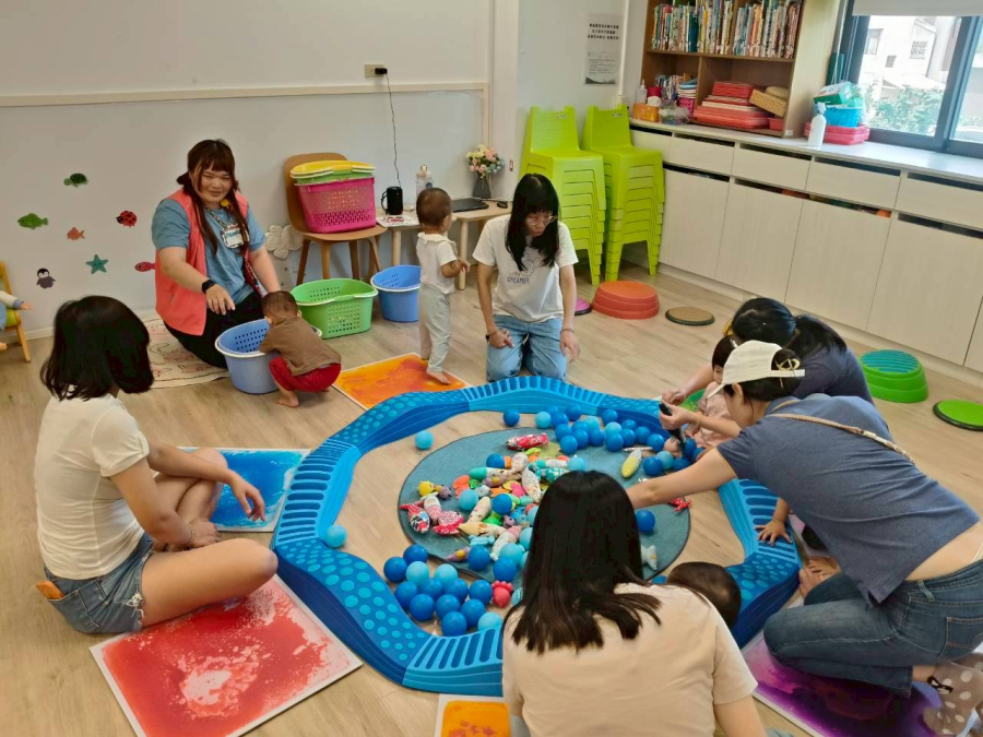 小小釣手抓魚趣