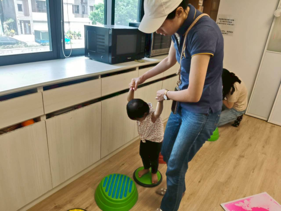 小小釣手抓魚趣