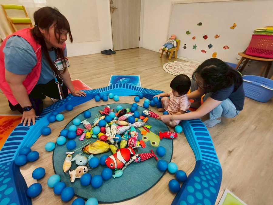 小小釣手抓魚趣