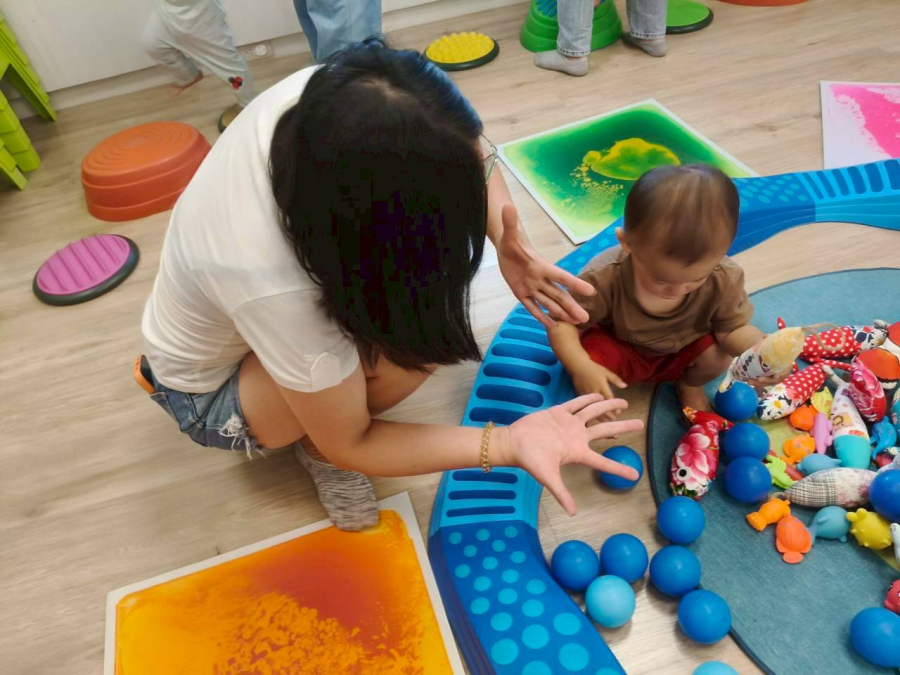 小小釣手抓魚趣