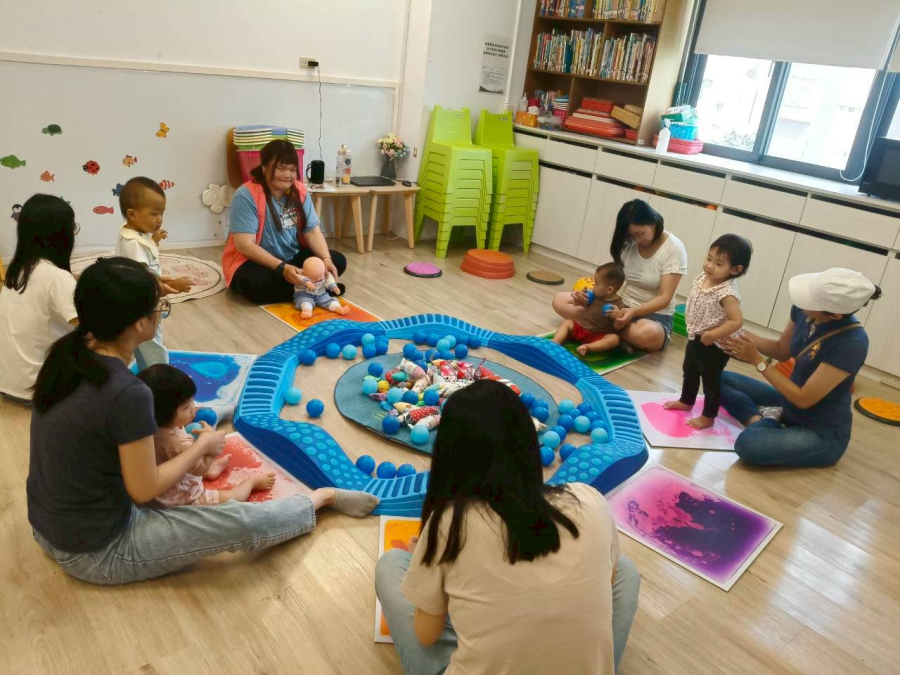 小小釣手抓魚趣