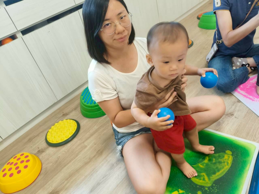 小小釣手抓魚趣