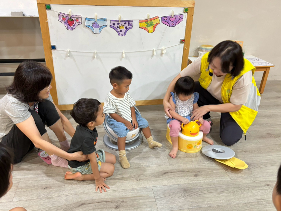 LINE_ALBUM_1150904育兒指導-乖乖坐馬桶_260904_15
